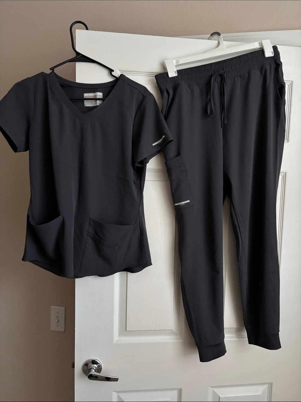 Slate Grey Skechers Women’s Black Scrub Top & Jogger Pants Set